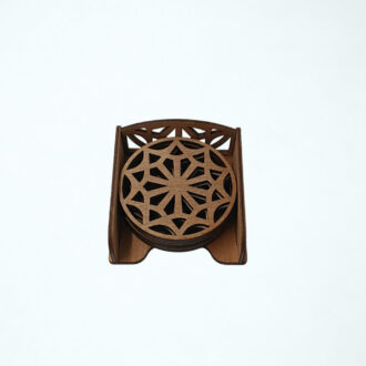 Ξύλινο στρογγυλό σουβέρ με γεωμετρικό μοτίβο – προστασία τραπεζιού