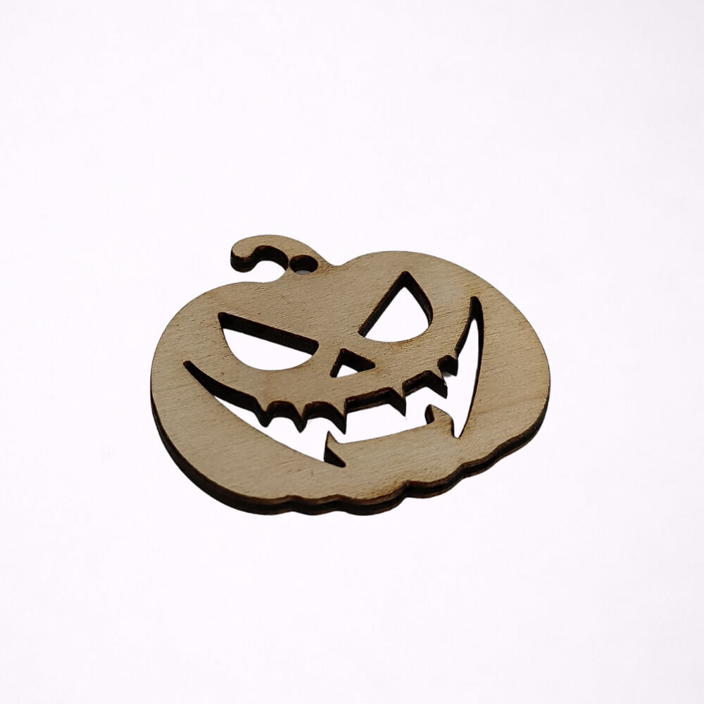Ξύλινες κολοκύθες Halloween σε δύο spooky σχέδια