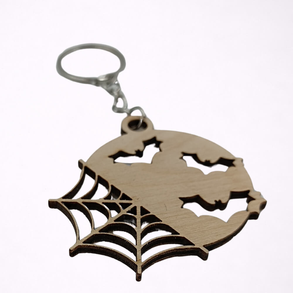 Ξύλινο μπρελόκ Halloween με ιστό αράχνης